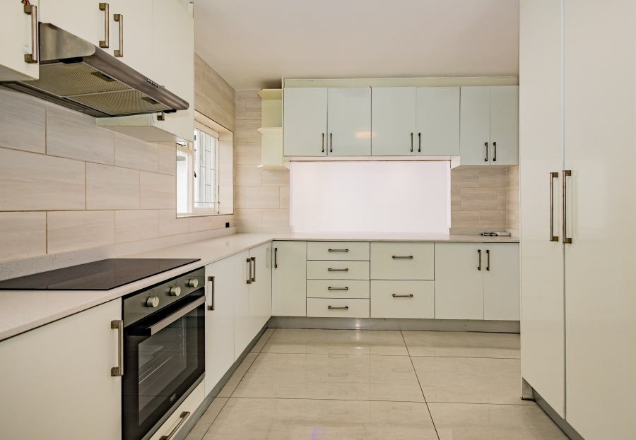 4 Bedroom Property for Sale in Bloubergrant Western Cape